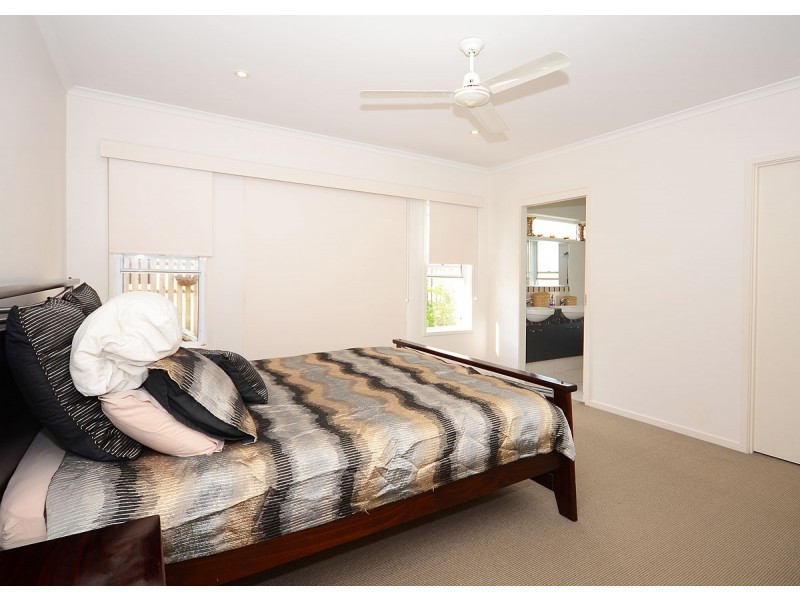 35 Earl St Vincent Circuit, Eli Waters QLD 4655