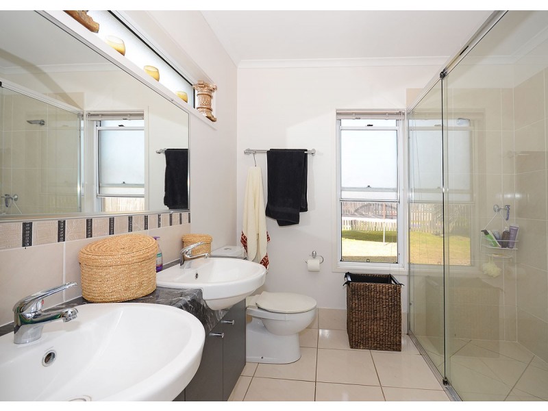 35 Earl St Vincent Circuit, Eli Waters QLD 4655