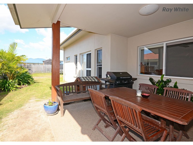 35 Earl St Vincent Circuit, Eli Waters QLD 4655