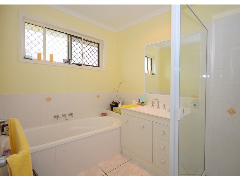 7 Pharlap Court, Point Vernon QLD 4655