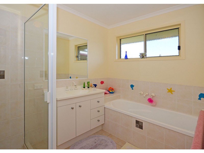 12 Kestrel Court, Eli Waters QLD 4655