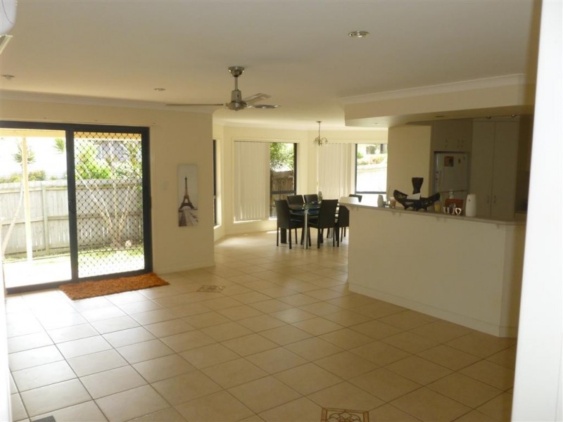 65 Gundesen Drive, Urraween QLD 4655