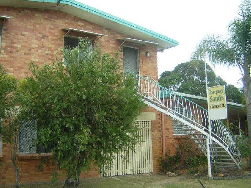 4/7 Robert Street, Torquay QLD 4655