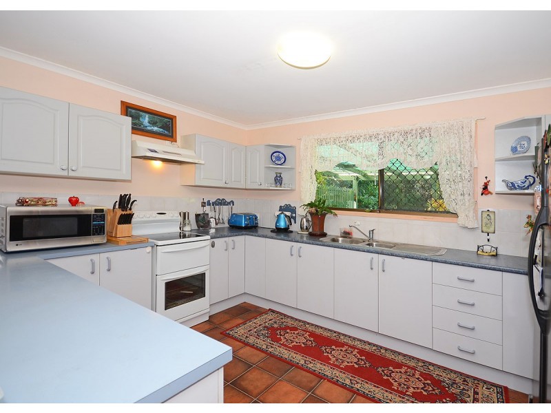 68 North Street, Point Vernon QLD 4655