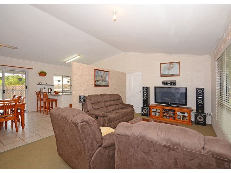 112 Hammond Street, Urangan QLD 4655