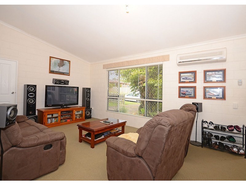 112 Hammond Street, Urangan QLD 4655