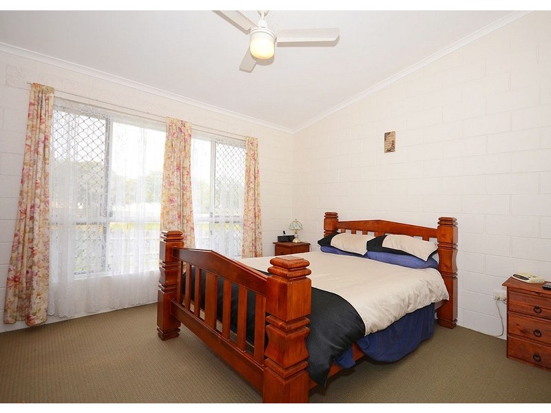 112 Hammond Street, Urangan QLD 4655