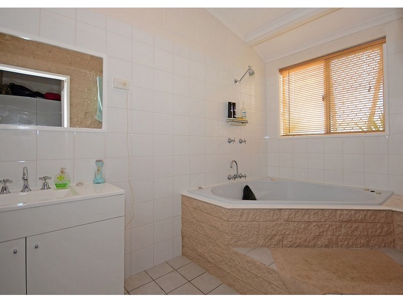 112 Hammond Street, Urangan QLD 4655