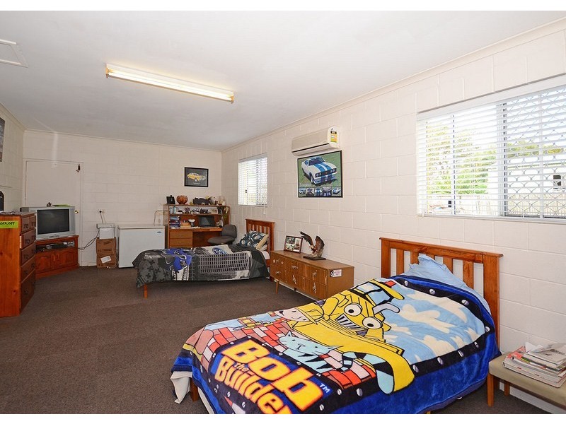 112 Hammond Street, Urangan QLD 4655