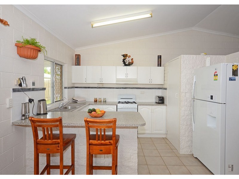 112 Hammond Street, Urangan QLD 4655