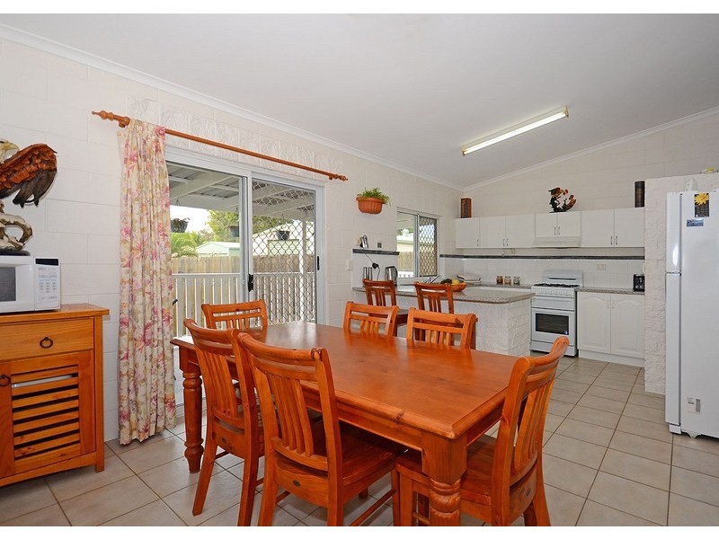 112 Hammond Street, Urangan QLD 4655