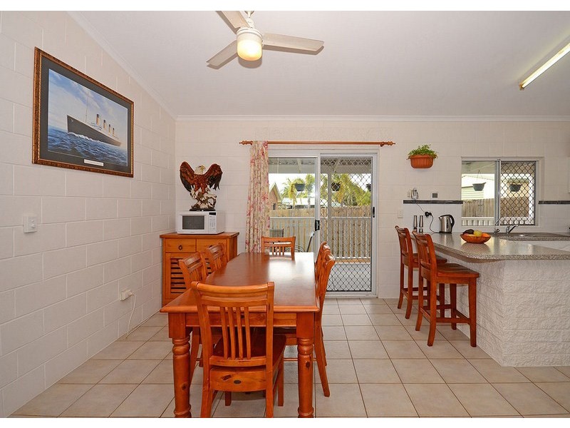 112 Hammond Street, Urangan QLD 4655