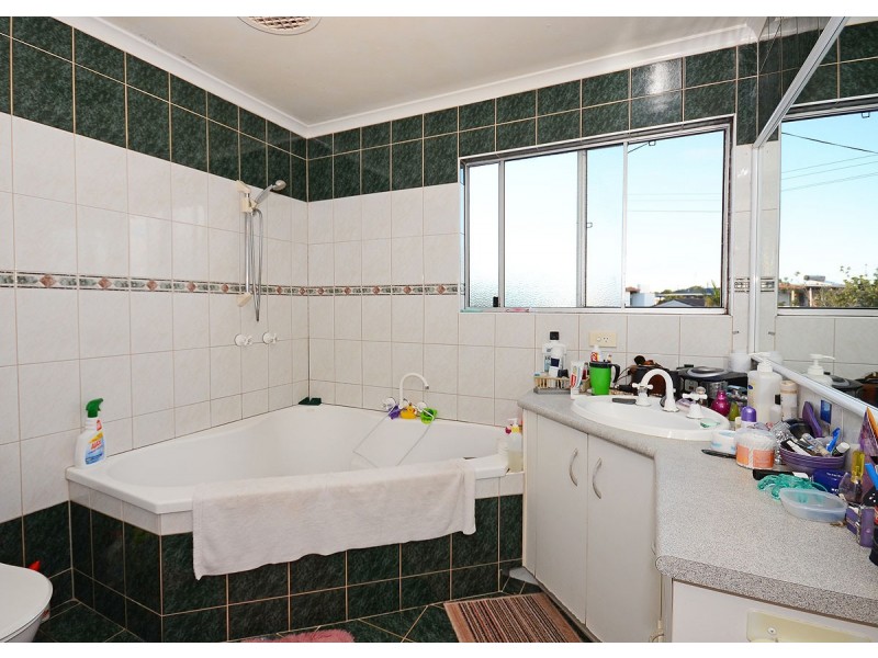 4 Prince Street, Urangan QLD 4655