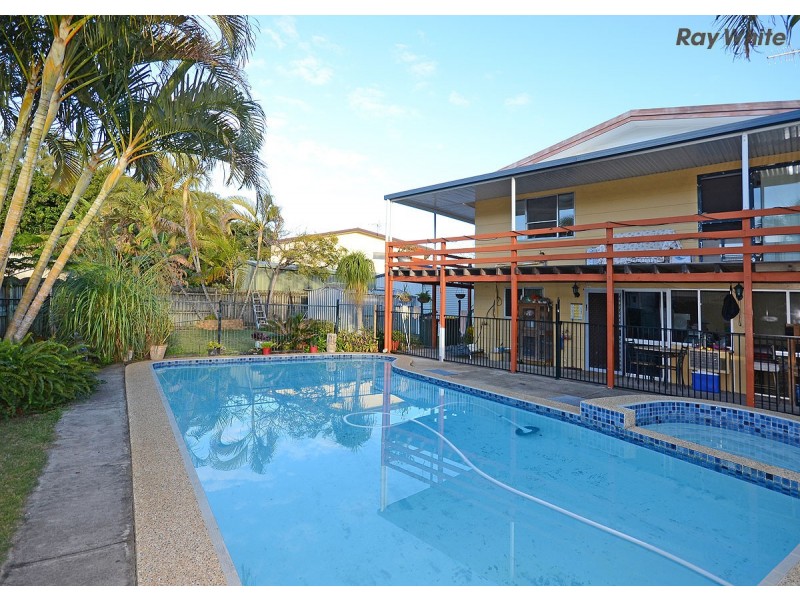 4 Prince Street, Urangan QLD 4655