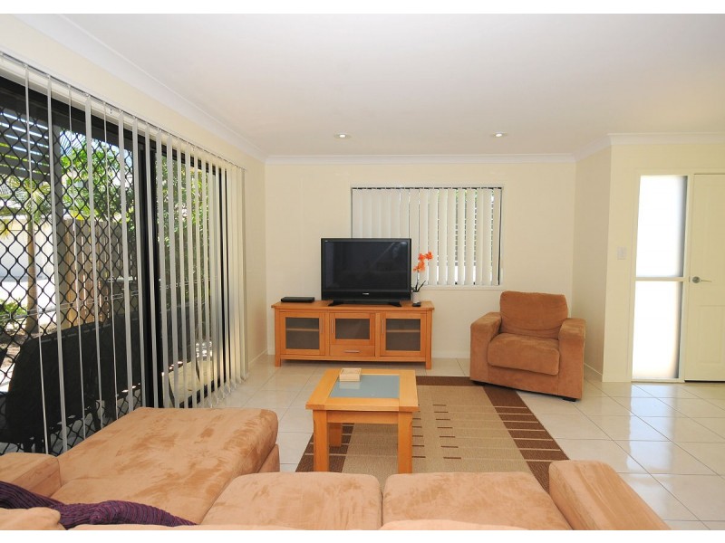 27/654 Charlton Esplanade, Urangan QLD 4655