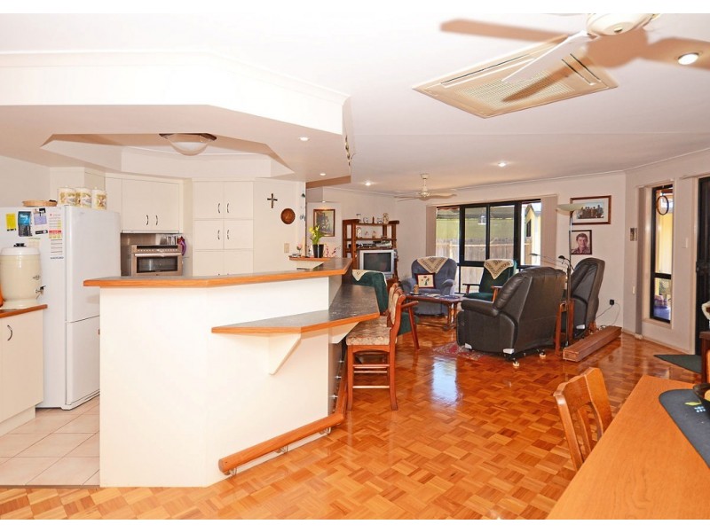 8 Shoreline Court, Hervey Bay QLD 4655