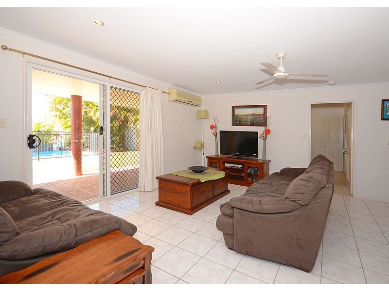 2 Abbey Court, Kawungan QLD 4655