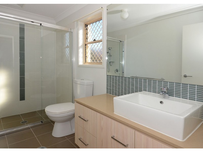 4 Captain Cook Street, Urraween QLD 4655