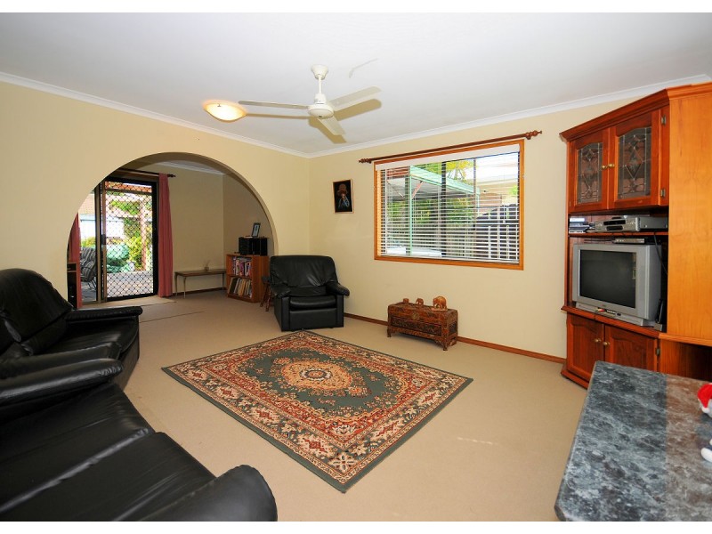 24 South Street, Urangan QLD 4655