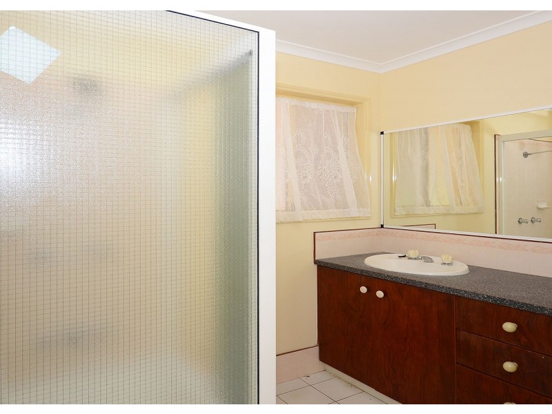 16 Acacia Street, Point Vernon QLD 4655