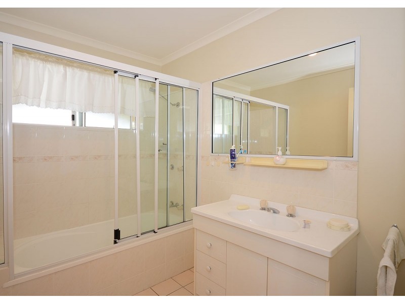 4 Swaney Court, Urangan QLD 4655