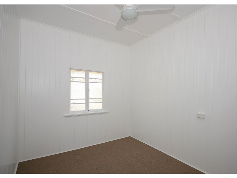 28 Kent Street, Urangan QLD 4655