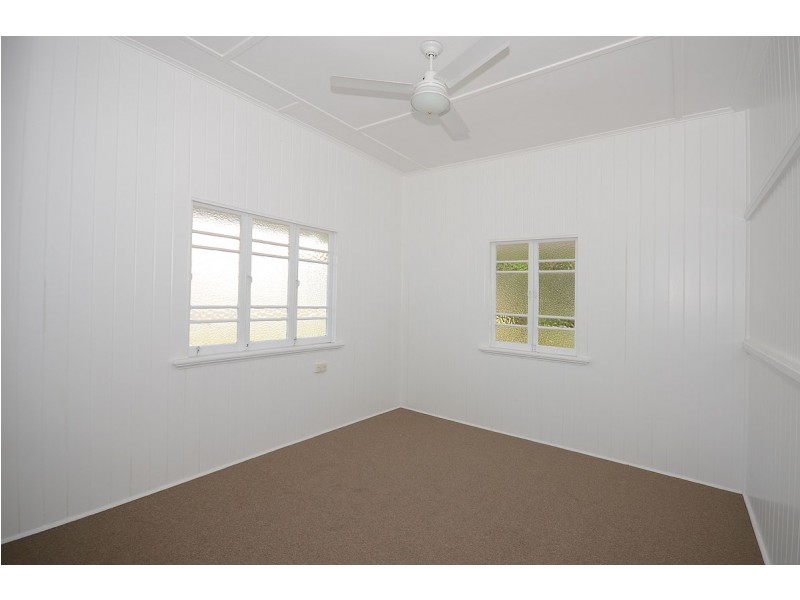 28 Kent Street, Urangan QLD 4655