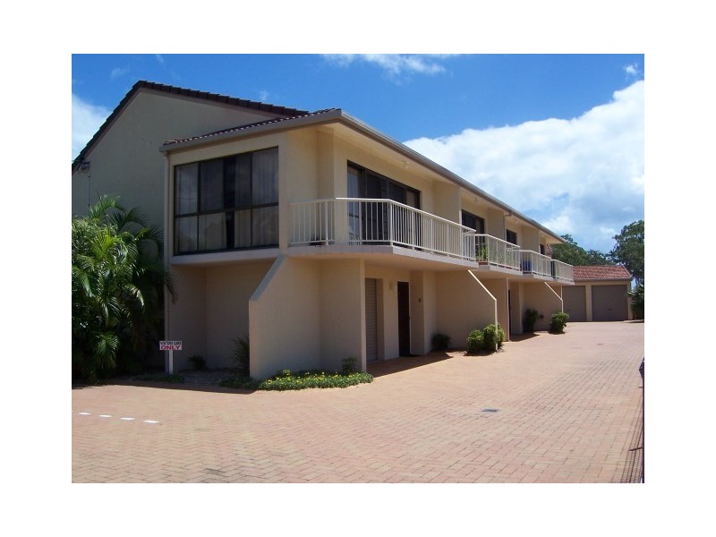 2/208 Cypress Street, Urangan QLD 4655