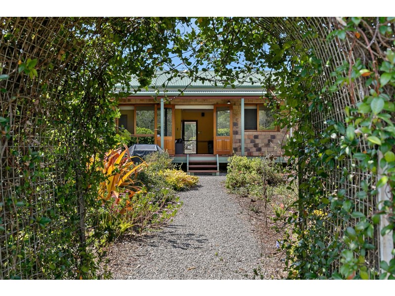 27 Newfarm Place, Takura QLD 4655