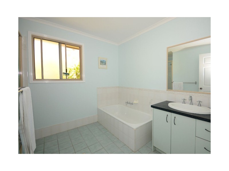 9 Byron Street, Scarness QLD 4655