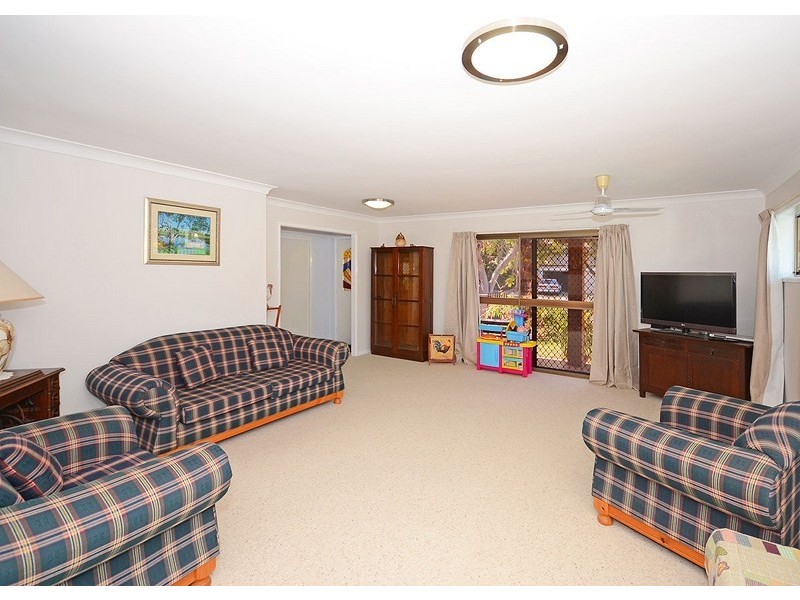 4 Keys Avenue, Torquay QLD 4655