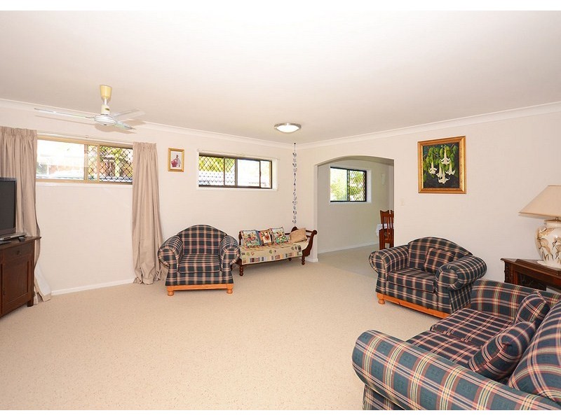4 Keys Avenue, Torquay QLD 4655