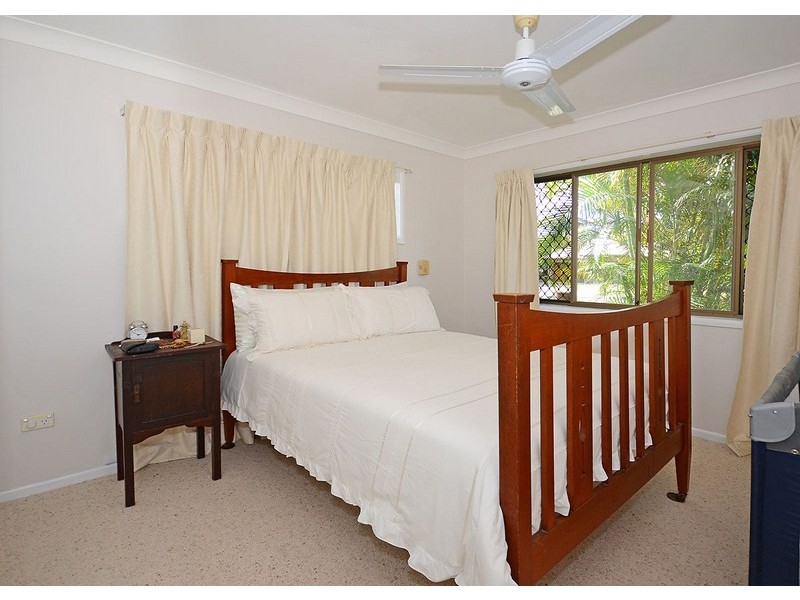 4 Keys Avenue, Torquay QLD 4655