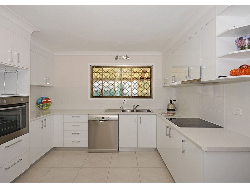 4 Keys Avenue, Torquay QLD 4655