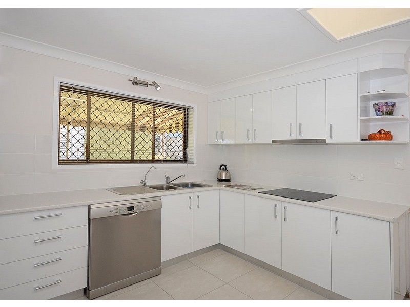 4 Keys Avenue, Torquay QLD 4655