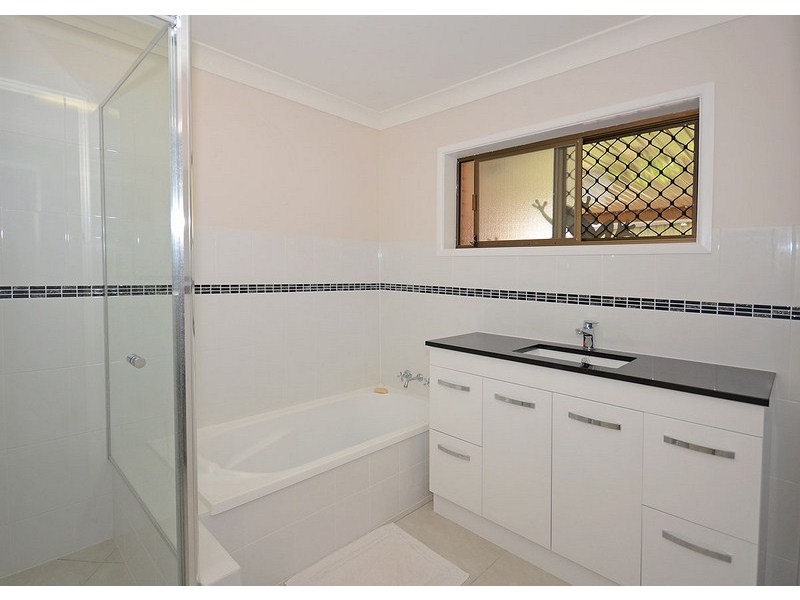 4 Keys Avenue, Torquay QLD 4655