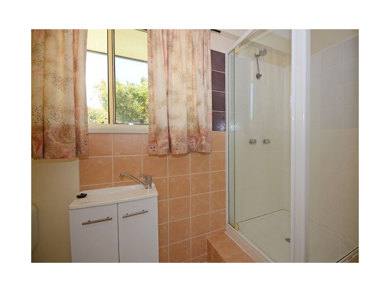 27 Holiday Parade, Scarness QLD 4655