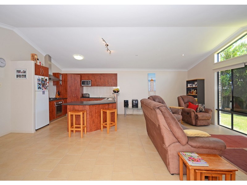4 Adam Court, Urangan QLD 4655
