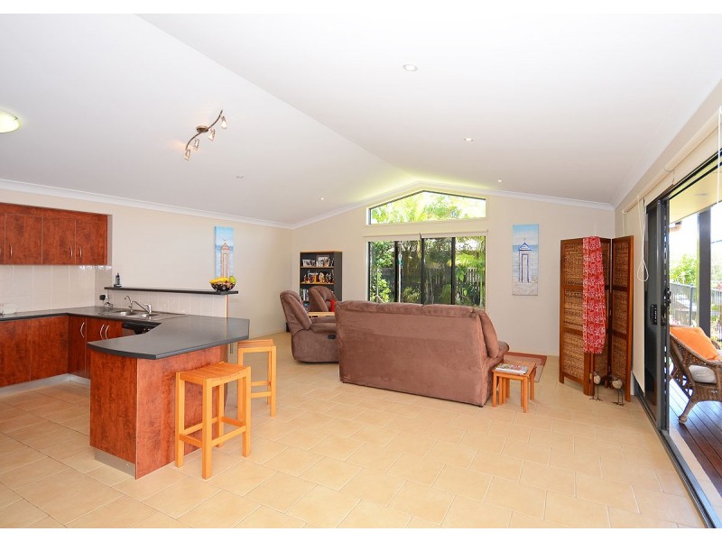 4 Adam Court, Urangan QLD 4655