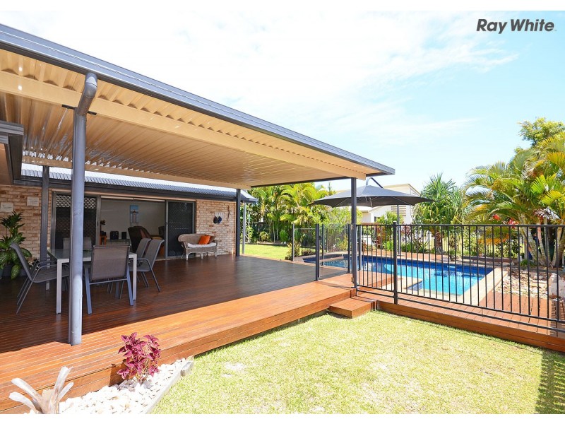 4 Adam Court, Urangan QLD 4655