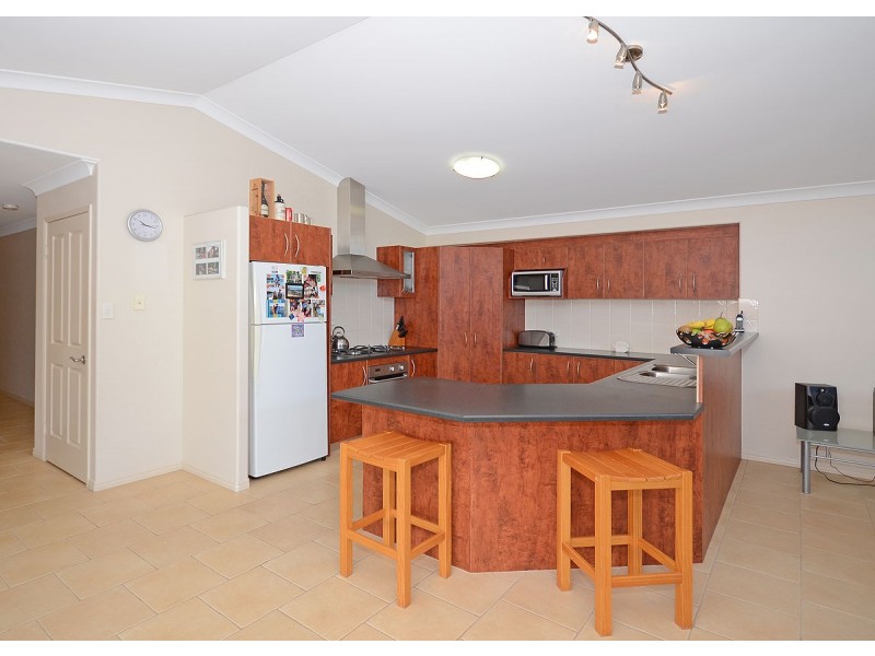 4 Adam Court, Urangan QLD 4655