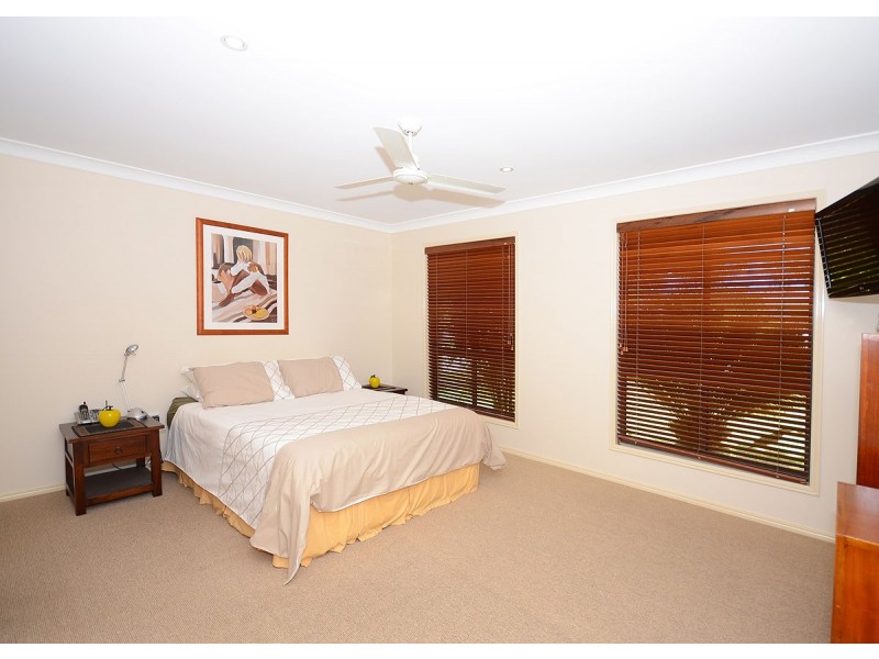 4 Adam Court, Urangan QLD 4655