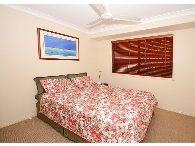 4 Adam Court, Urangan QLD 4655