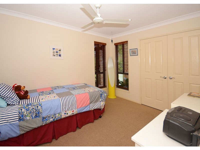 4 Adam Court, Urangan QLD 4655