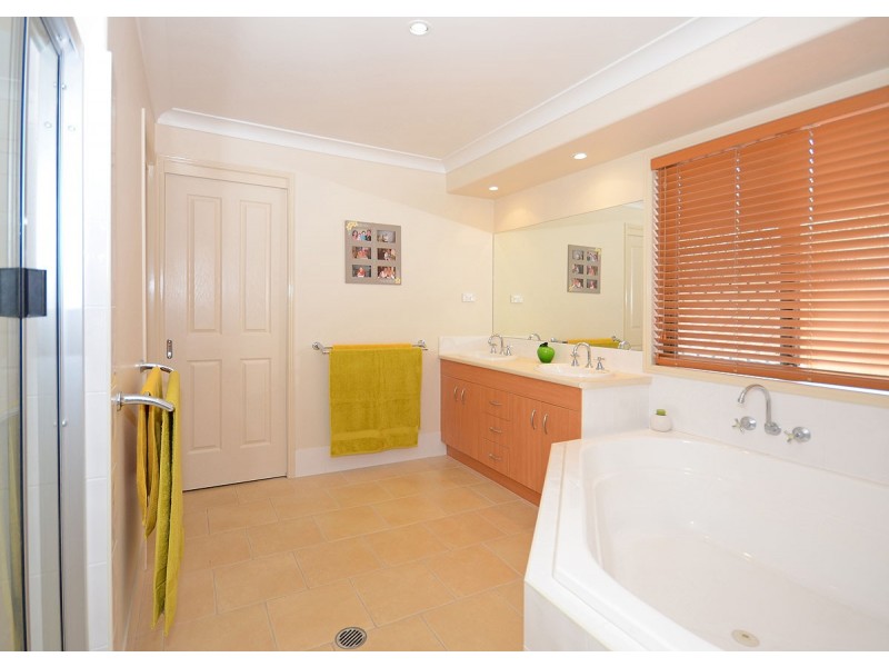 4 Adam Court, Urangan QLD 4655