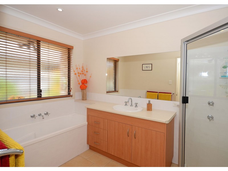 4 Adam Court, Urangan QLD 4655