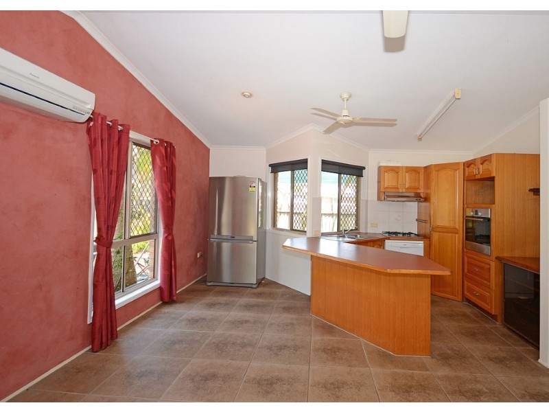 67 Ladbroke Cres, Urangan QLD 4655