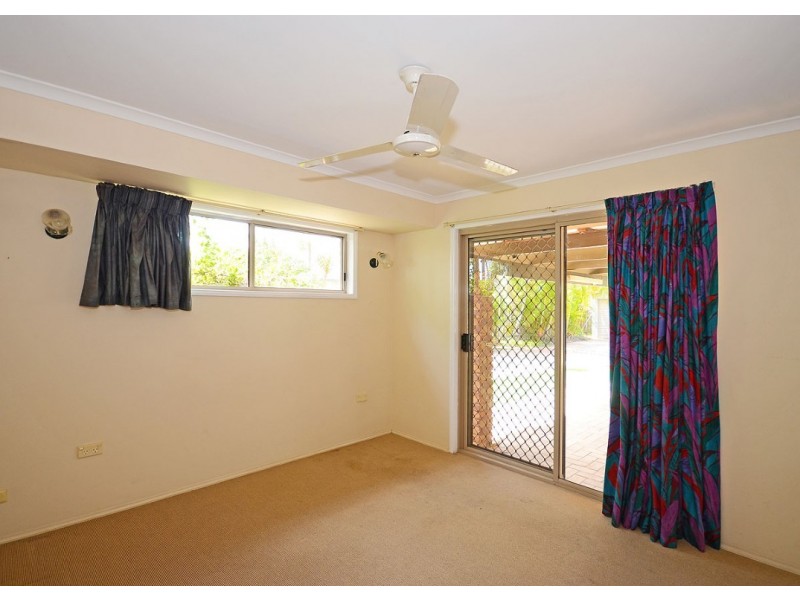 67 Ladbroke Cres, Urangan QLD 4655