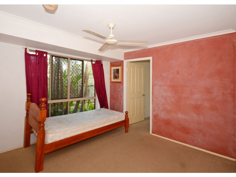 67 Ladbroke Cres, Urangan QLD 4655