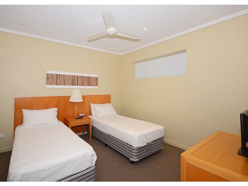 18/569 Charlton Esplanade, Urangan QLD 4655